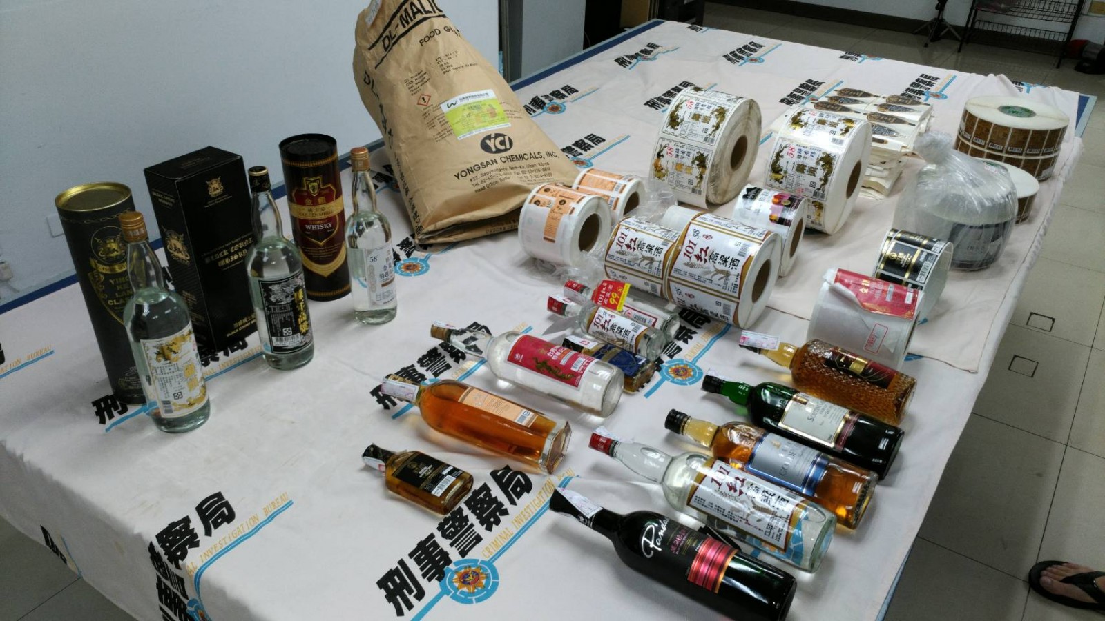 檢警查獲兩酒廠以調和酒假冒是釀造酒對外販售.jpg