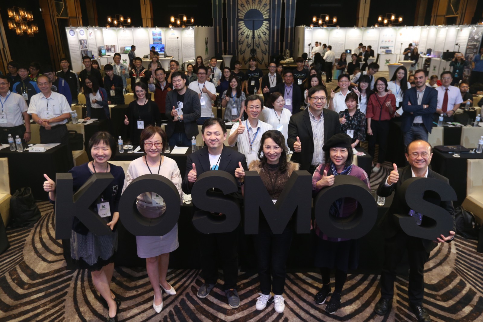 圖2.由左至右為高市府經發局陳杏怡處長、創夢市集傅慧娟總經理、HTC VIVEX 加速器亞太.jpg