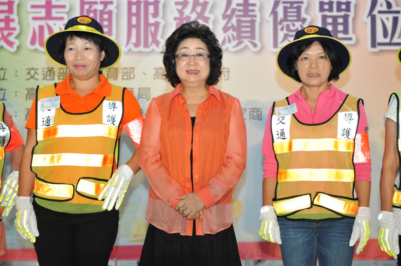 高雄市104年度榮獲績優導護志工.jpg