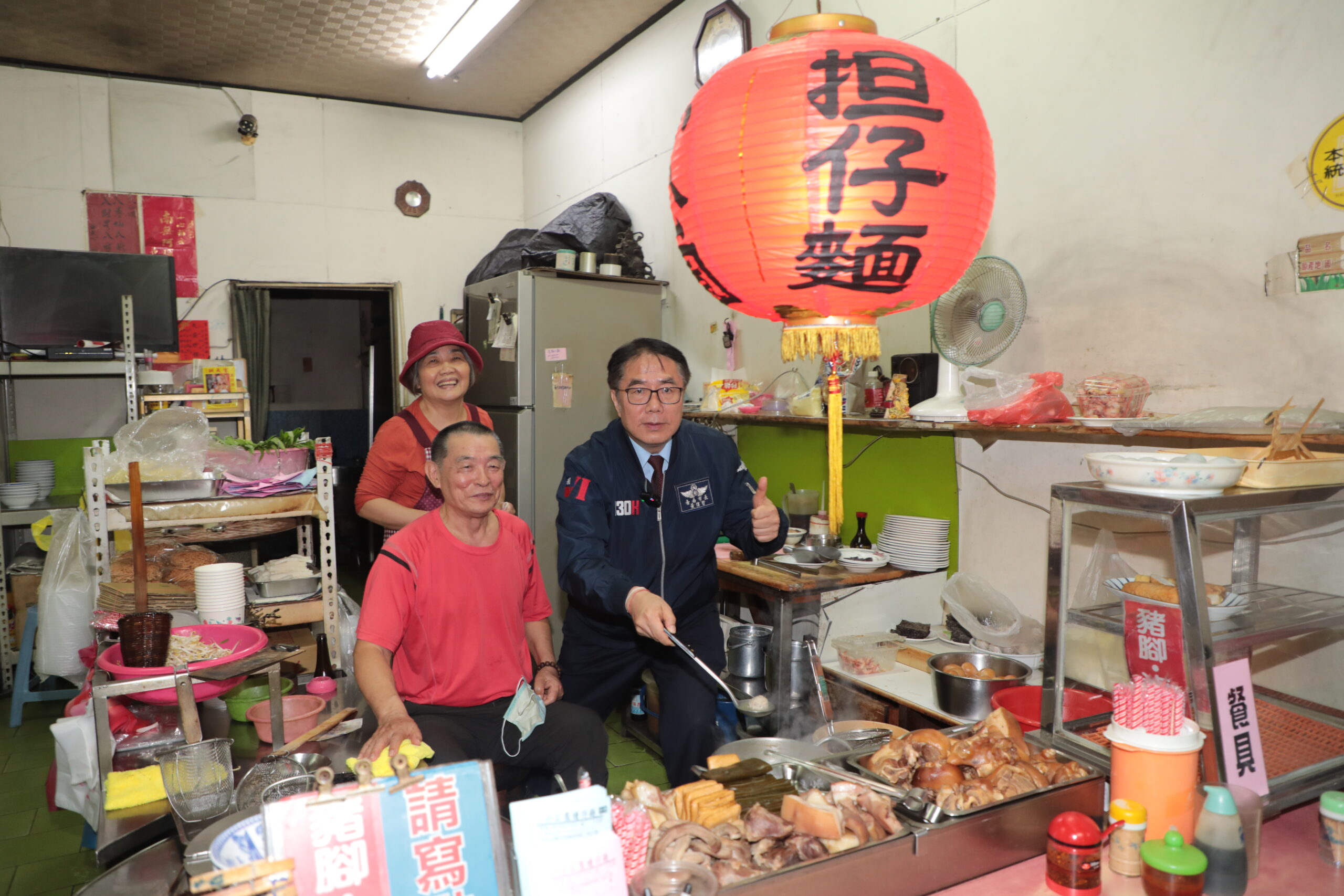 一次吃下30碗!新加坡大胃王朝聖米其林必比登擔仔麵