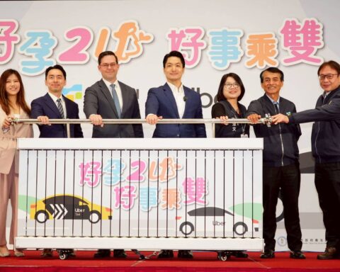 蔣萬安宣布Uber加入好孕專車 乘車量能翻倍至3.4萬輛