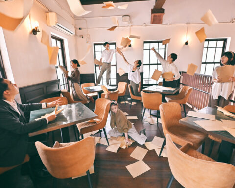 高雄春藝「環境舞蹈」 舊三和銀行、內惟迷霧森林變身劇場