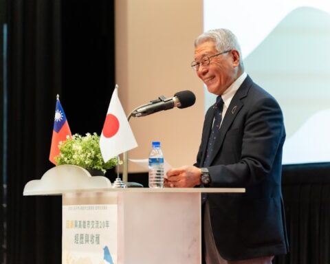 締盟20周年！前八王子市長黑須隆一造訪港都 高市圖設主題展