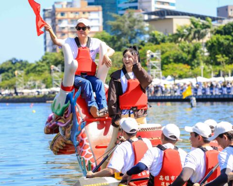 陳其邁領軍、李洋打頭槳、安芝儇擊鼓 端午龍舟國際友誼賽高雄隊奪冠