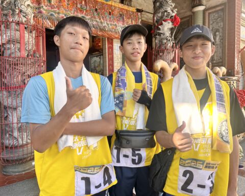邁入第5年 雄中儀隊挑戰肩扛三太子28天徒步1035公里環島