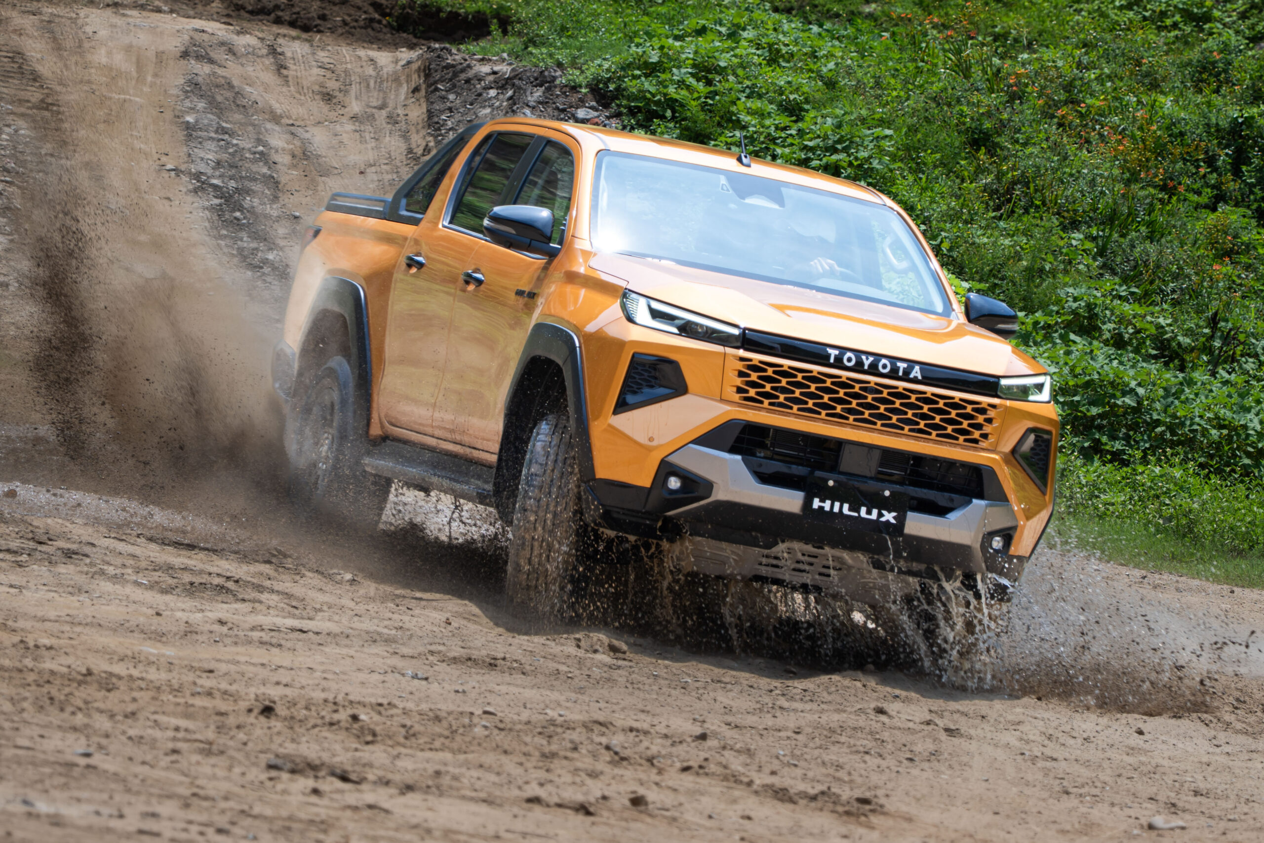 全新大改款 TOYOTA Hilux 重新定義「硬漢皮卡」的舒適新日常