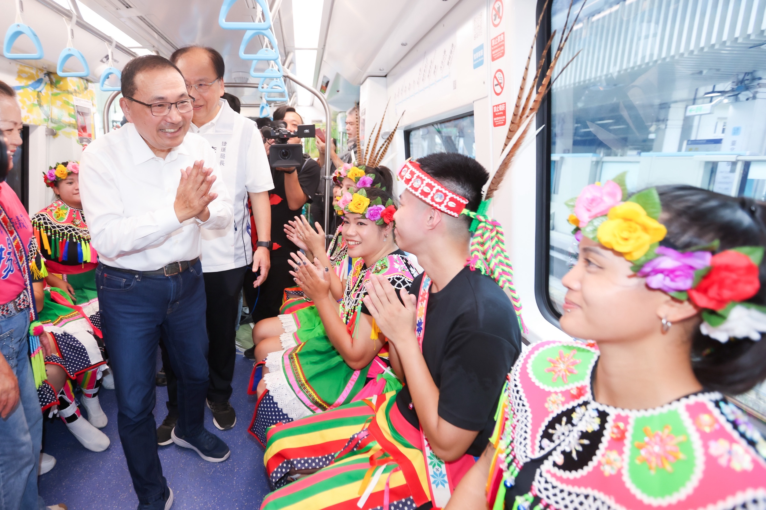 三鶯線運量突破75萬人次 侯友宜開箱原住民主題彩繪列車