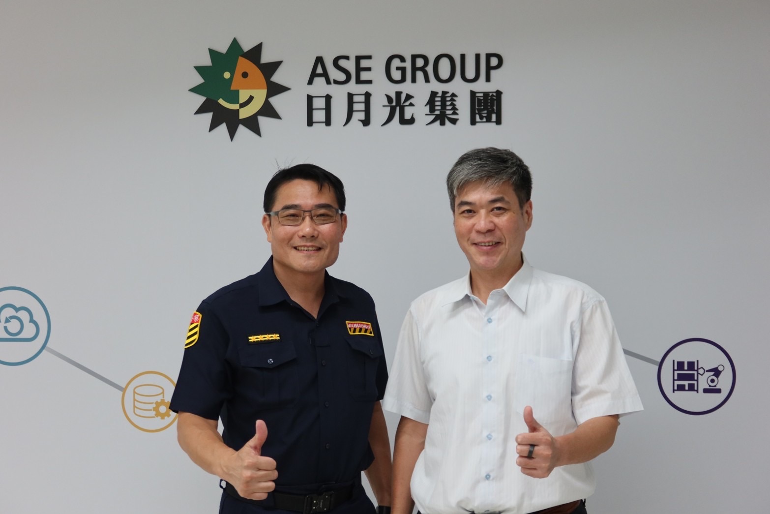 交通安全月》高市警交通大隊進日月光開直播推動機車停讓文化